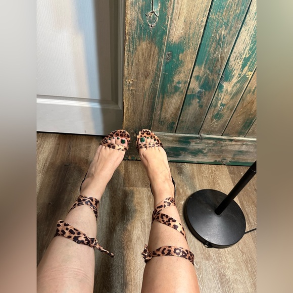 Deltan Makenna Jaguar Print Ankle Wrap
Dress Sandals women size 7.5 - Picture 14 of 17